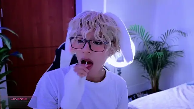 Snapshot of taichi_bluy chatting on October 2025 07:56:01 PM taichi bluy online show from October 2025 07:56:01 PM