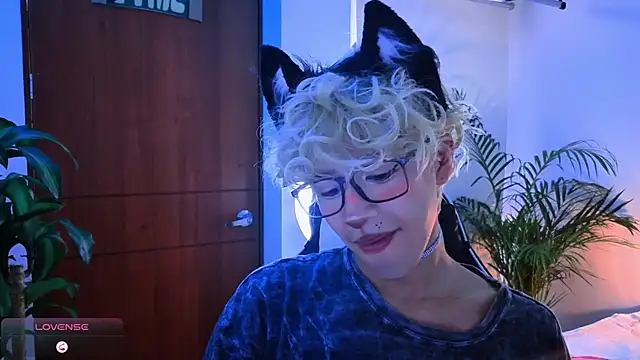 Snapshot of taichi_bluy chatting on October 2025 01:57:02 PM taichi bluy online show from October 2025 01:57:02 PM