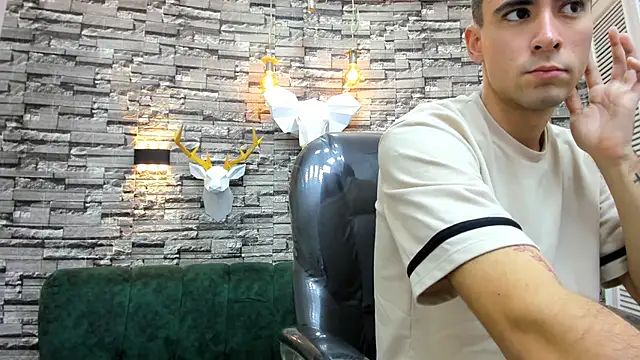 mike whitee online show from October 2025 06:52:01 AM