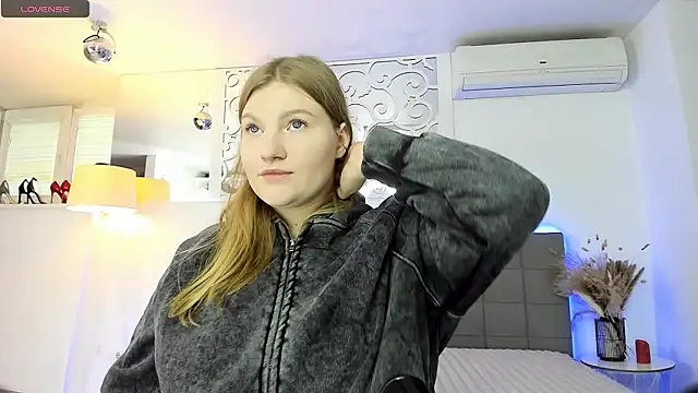 Snapshot of AshleyJoness chatting on October 2025 06:17:01 AM AshleyJoness online show from October 2025 06:17:01 AM