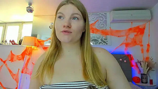 Snapshot of AshleyJoness chatting on October 2025 06:04:01 AM AshleyJoness online show from October 2025 06:04:01 AM