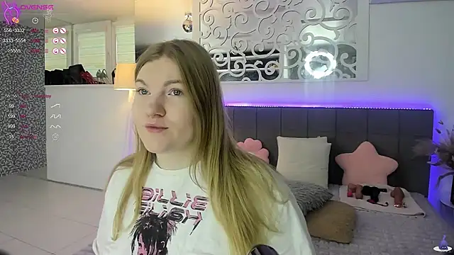 Snapshot of AshleyJoness chatting on November 2025 05:45:02 AM AshleyJoness online show from November 2025 05:45:02 AM