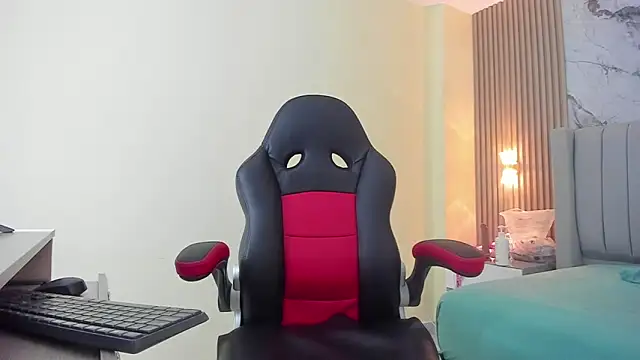 Snapshot of AURORAMARTIN2 chatting on November 2025 07:36:02 PM AURORAMARTIN2 online show from November 2025 07:36:02 PM