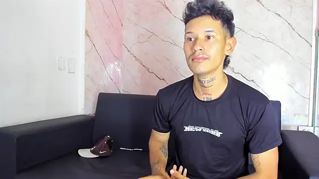 Snapshot of Asthondream_ chatting on November 2025 10:29:01 AM Asthondream online show from November 2025 10:29:01 AM