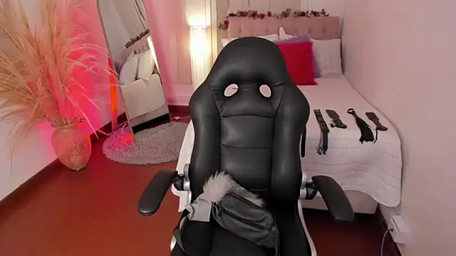 Lucie Harper online show from November 2025 08:09:01 PM