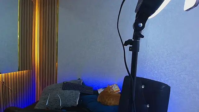 Sophie Janner online show from June 2026 10:00:01 PM