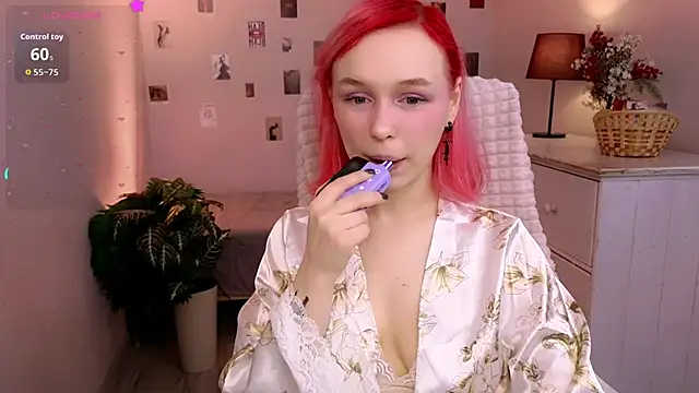 NaomiYoru online show from April 2026 08:28:02 PM