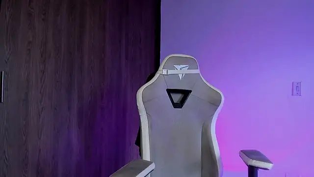 Snapshot of natevillage chatting on September 2025 09:05:02 PM natevillage online show from September 2025 09:05:02 PM