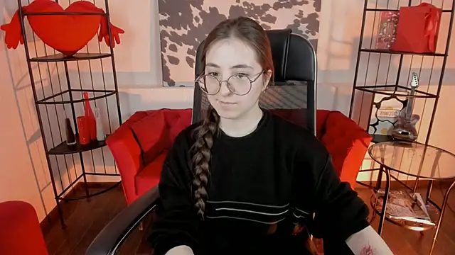 VirtuallVoyant online show from April 2026 07:33:02 PM