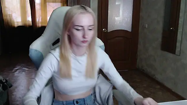 Cutti Crystal online show from April 2026 11:51:02 PM