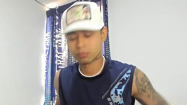  Logan Colton  online show from October 2025 08:22:01 PM