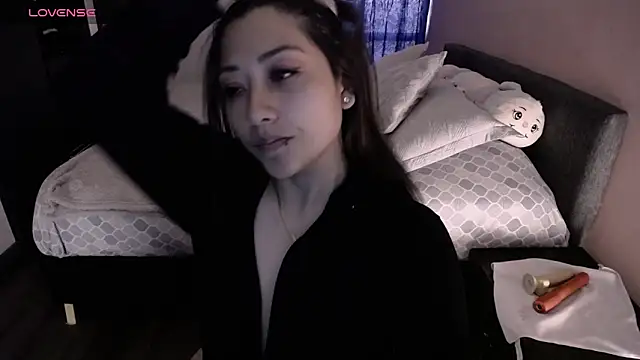 Snapshot of Mia_1120 chatting on April 2026 06:05:02 PM Mia 1120 online show from April 2026 06:05:02 PM