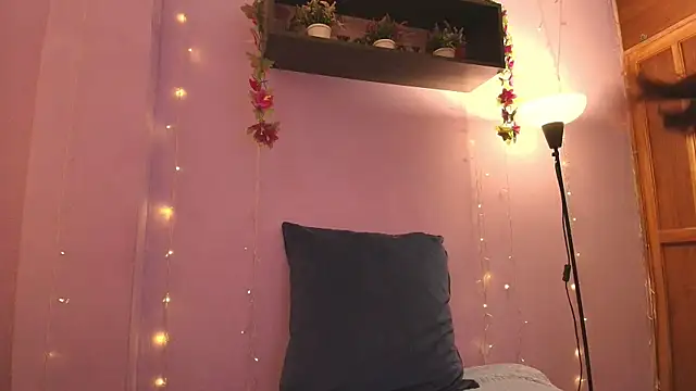 Dafne Mel online show from November 2025 12:42:02 PM