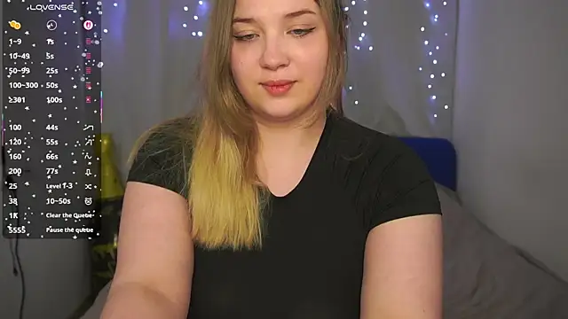 CuteSharloti online show from April 2026 05:19:02 PM