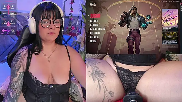 Snapshot of EternaAura chatting on November 2025 01:12:02 PM EternaAura online show from November 2025 01:12:02 PM