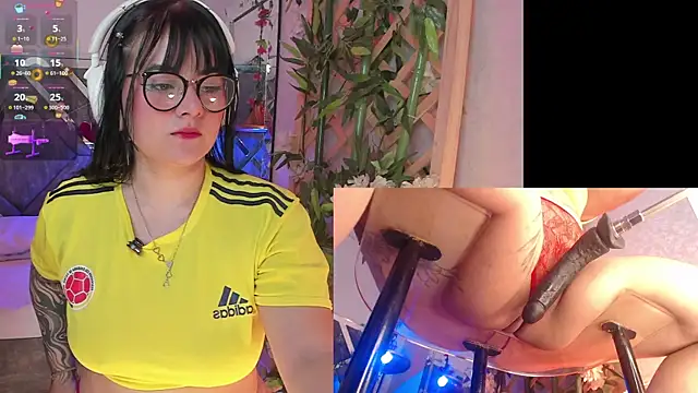 Snapshot of EternaAura chatting on November 2025 01:11:02 PM EternaAura online show from November 2025 01:11:02 PM