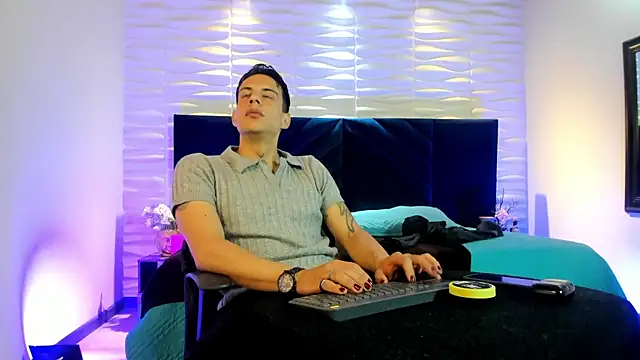 Dustin Sonne online show from July 2026 03:31:02 AM
