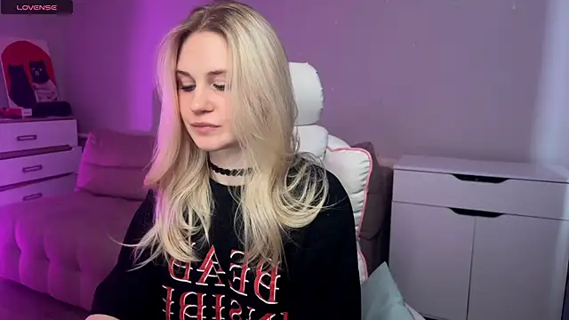 Sofia Kenwood online show from February 2026 06:26:01 AM