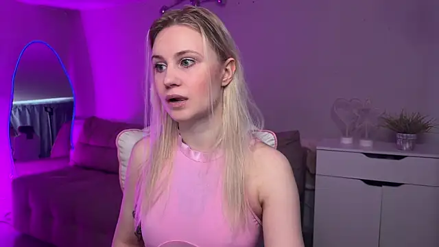 Snapshot of Sofia_Kenwood chatting on April 2026 03:02:01 AM Sofia Kenwood online show from April 2026 03:02:01 AM