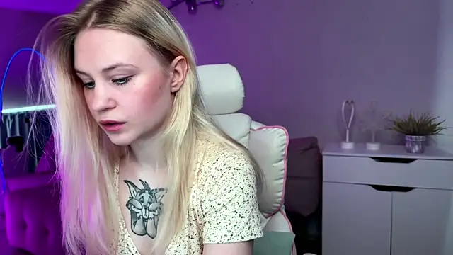Snapshot of Sofia_Kenwood chatting on June 2026 04:04:01 AM Sofia Kenwood online show from June 2026 04:04:01 AM