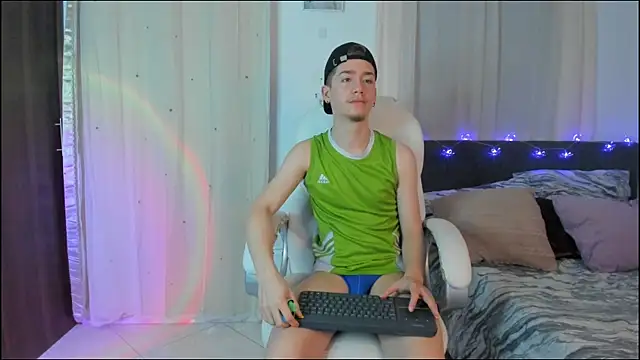 ThiagooJames online show from December 2025 01:58:02 AM