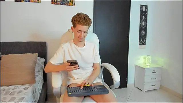 ThiagooJames online show from February 2026 12:19:02 AM