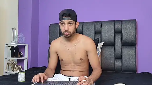 ashtoncooperr online show from October 2025 06:49:02 PM