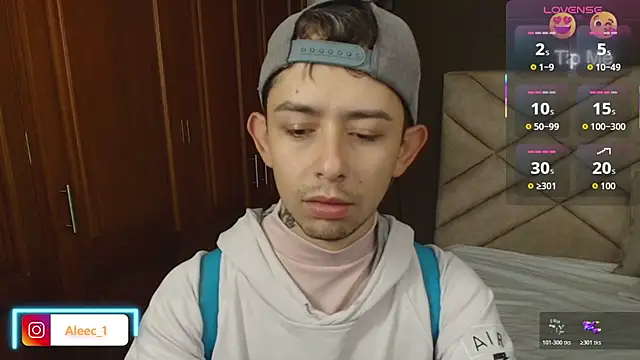 Aleecandrews online show from October 2025 07:13:02 PM