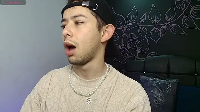 Aleecandrews online show from November 2025 07:24:02 PM