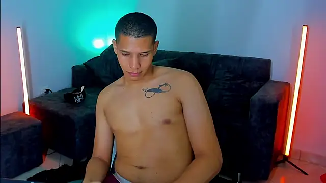Latin Boyss  online show from October 2025 09:24:01 PM