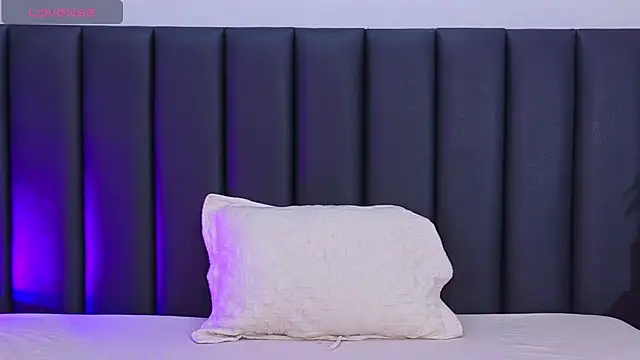 Marthina online show from April 2026 09:21:02 PM