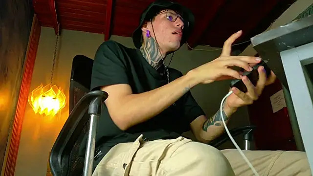 david huge online show from April 2026 03:40:02 AM