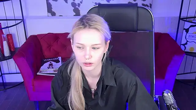 AvaDaviis online show from February 2026 01:32:02 PM