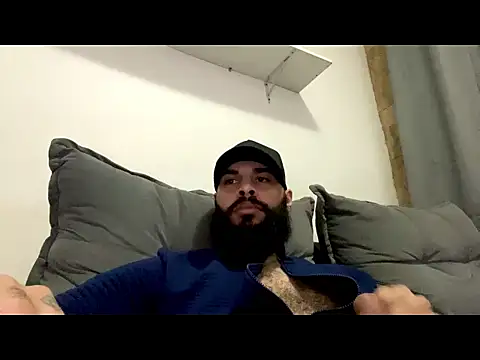 Snapshot of Min-- chatting on August 2026 01:04:02 AM Min-- online show from August 2026 01:04:02 AM