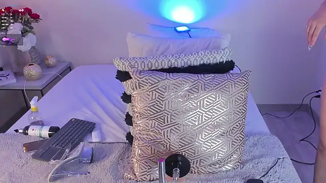 Samantha hotly online show from February 2026 04:05:02 PM