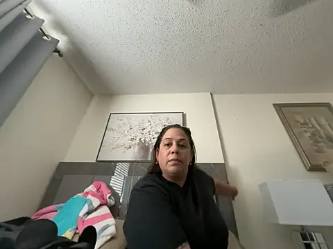 PrettyKittyMia online show from April 2026 08:11:02 PM