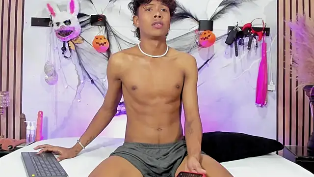 MilthonDelis online show from October 2025 04:24:02 AM