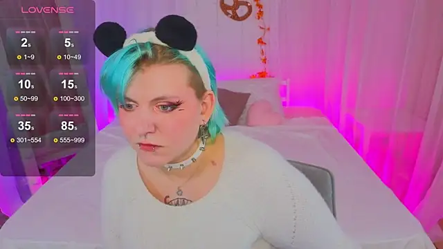 bluelunaray online show from September 2025 10:27:01 AM
