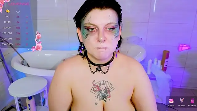 bluelunaray online show from October 2025 10:34:02 AM