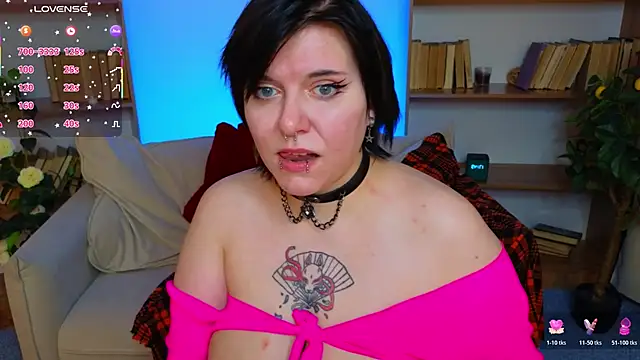 bluelunaray online show from November 2025 10:49:02 AM