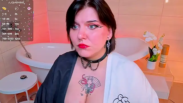 bluelunaray online show from November 2025 10:09:01 AM