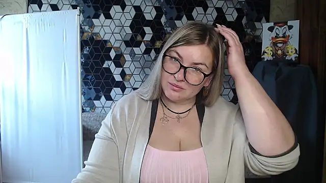 Snapshot of NikaSkylink chatting on April 2026 04:57:02 AM NikaSkylink online show from April 2026 04:57:02 AM