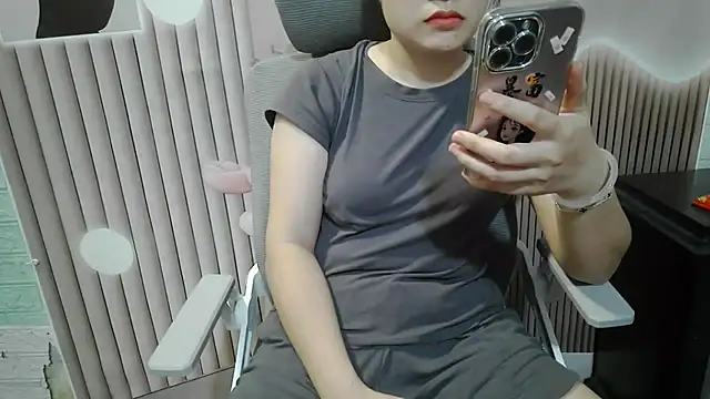 Emachiii online show from September 2025 12:21:02 AM