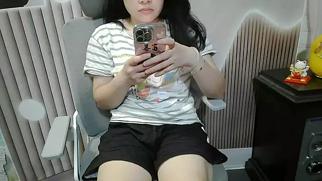 Emachiii online show from September 2025 12:16:01 PM