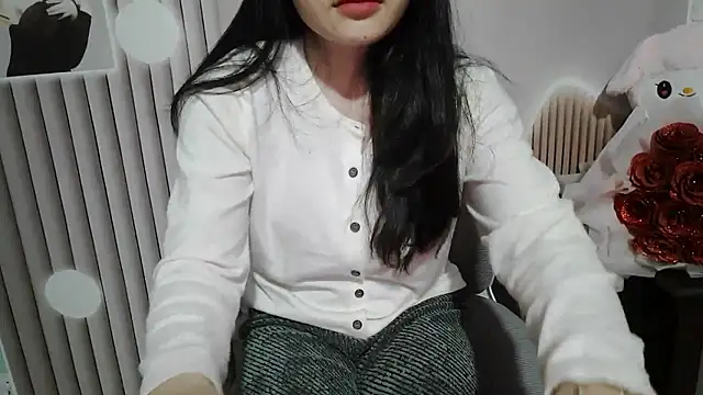 Emachiii online show from November 2025 12:02:01 AM