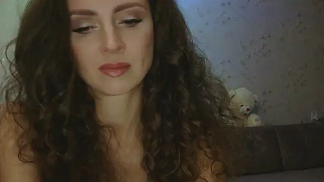 Amber Carrol online show from November 2025 05:24:02 PM