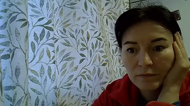 Krystal 82 online show from December 2025 10:33:01 AM