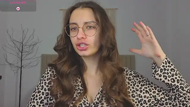 Snapshot of Real_cutie1 chatting on November 2025 01:44:02 PM Real cutie1 online show from November 2025 01:44:02 PM