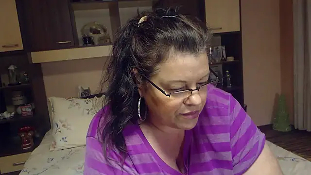Snapshot of Claudia_71love chatting on June 2026 08:18:02 PM Claudia 71love online show from June 2026 08:18:02 PM