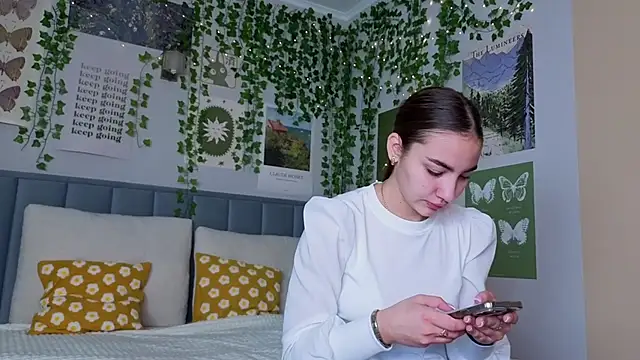 Ashley Pierce online show from October 2025 04:11:01 AM